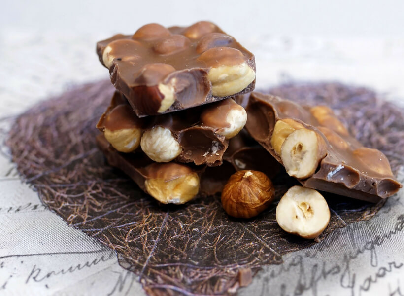 Milk chocolate with whole hazlenuts: Chocolate and Macarons episode