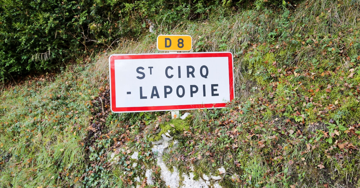 city limits sign for saint-cirq-lapopie