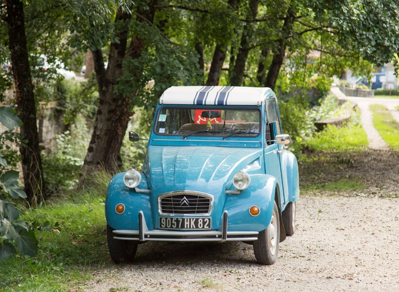 2 CV Citroen car in Saint Antonin Noble Val