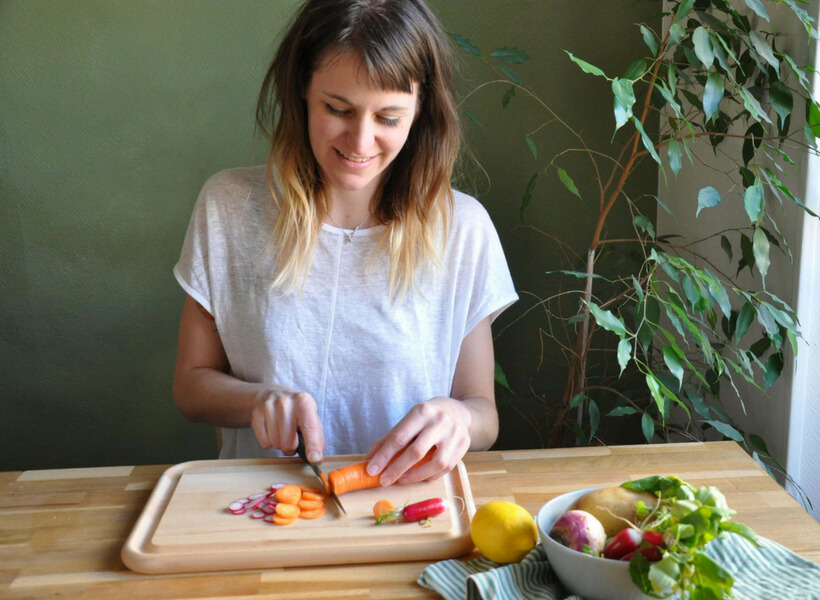 Emily Dilling chopping vegetables