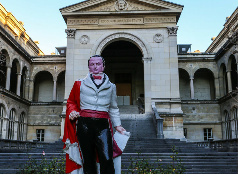 statue of french surgeon Guillaume Dupuytren at the Hotel Dieu hospital in Paris: seeing Doctors in France episode