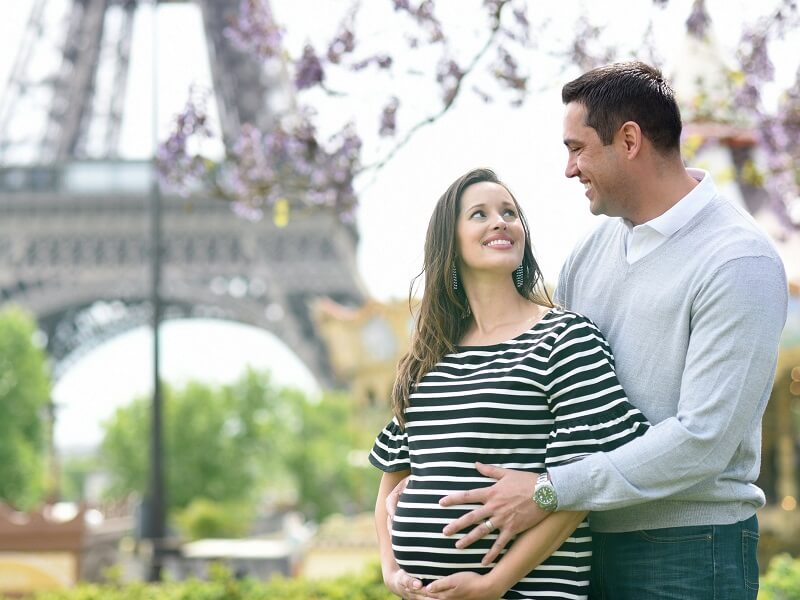 blair bell and her husband in front of the eiffel tower