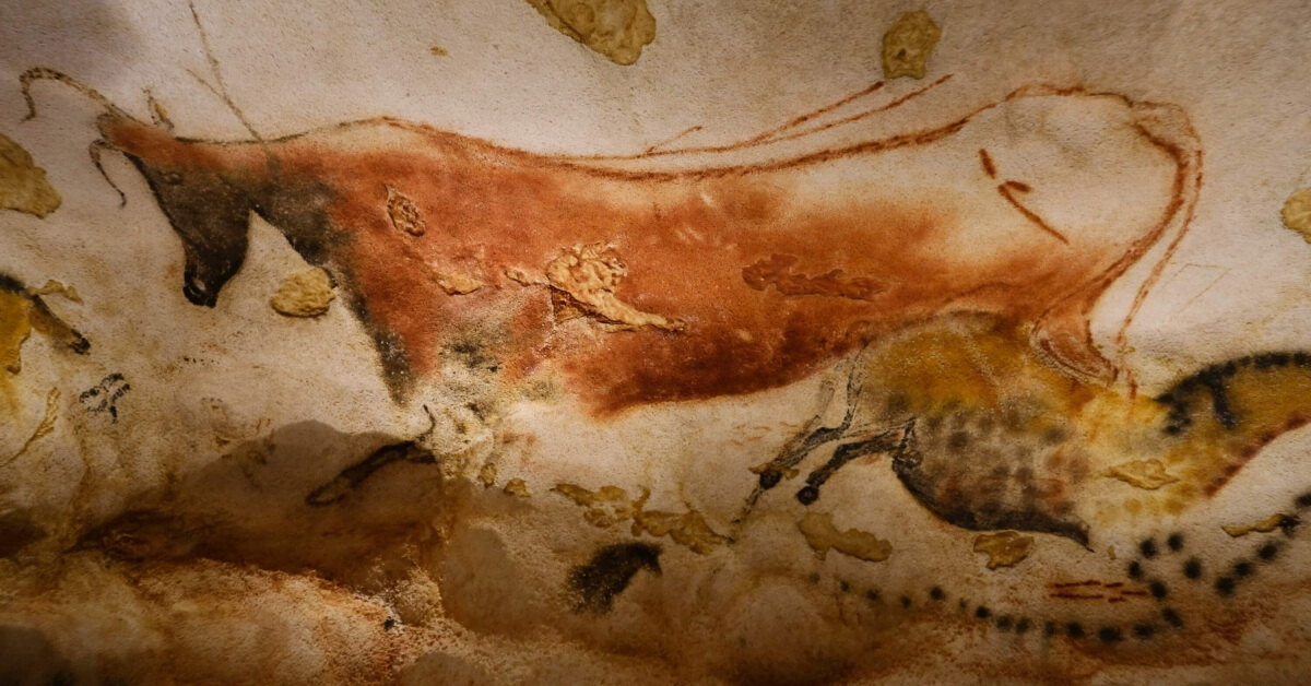Large cow drawing photographed at the Lascaux 4 museum: Best Attractions in the Dordogne episode.