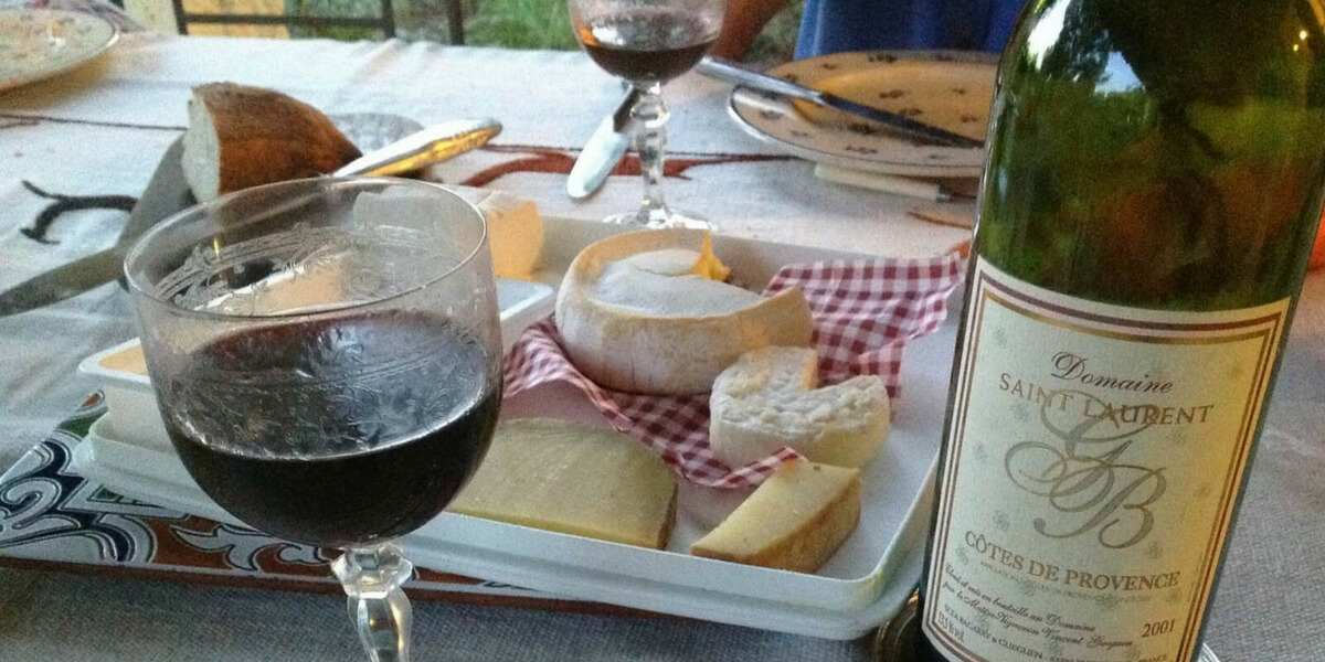 wine glass with red wine and cheese platter: 50 must-know french phrases for hungry visitors