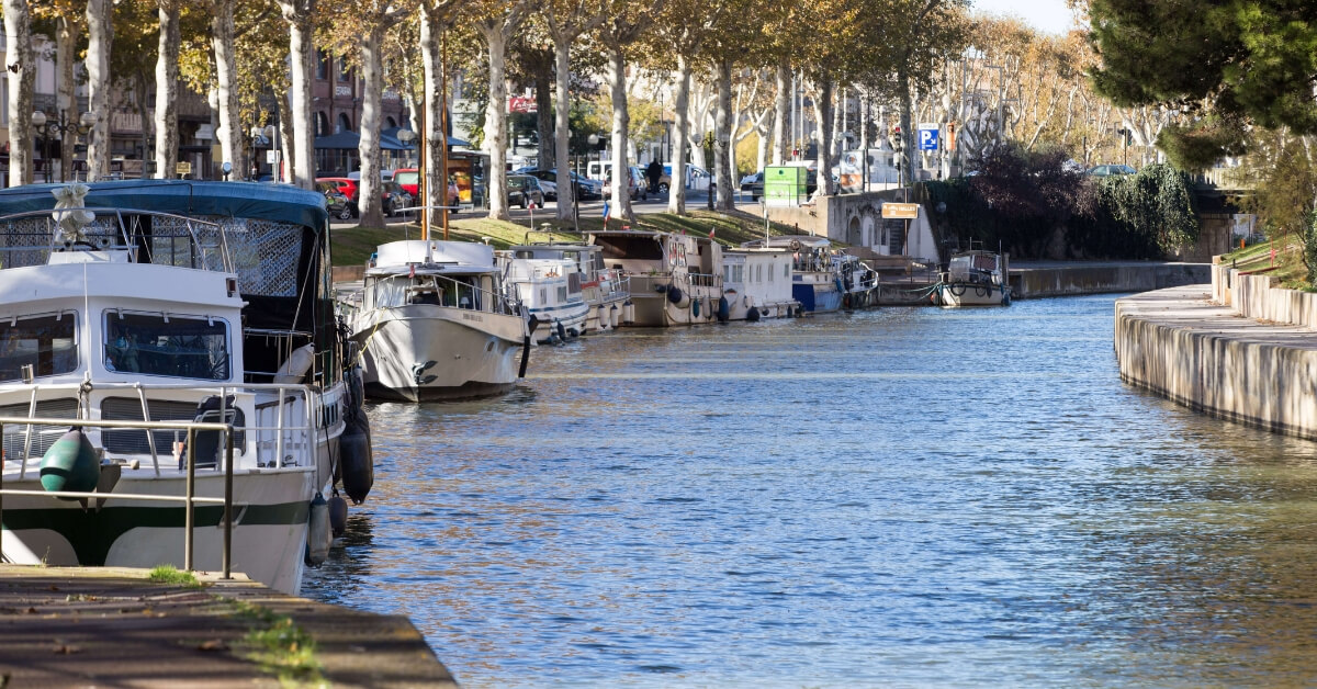 canal de la robine, unesco world heritage site that crosses the city of Narbonne