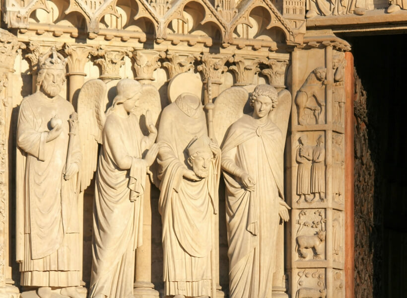the lure of montmartre examined, episode 134, Saint Denis on the facade of Notre Dame