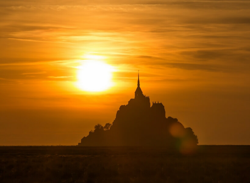 mont saint michel at sunset