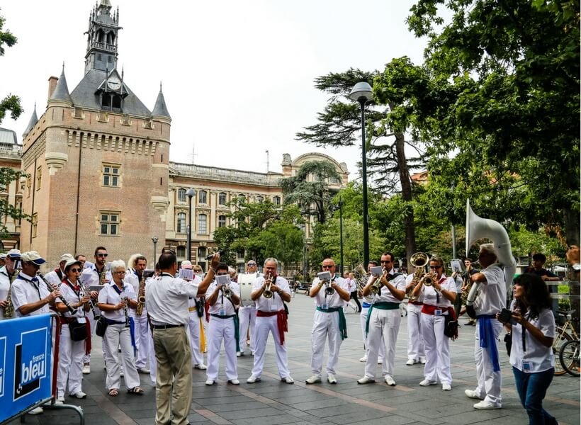 donjon du capitole and band; toulouse area