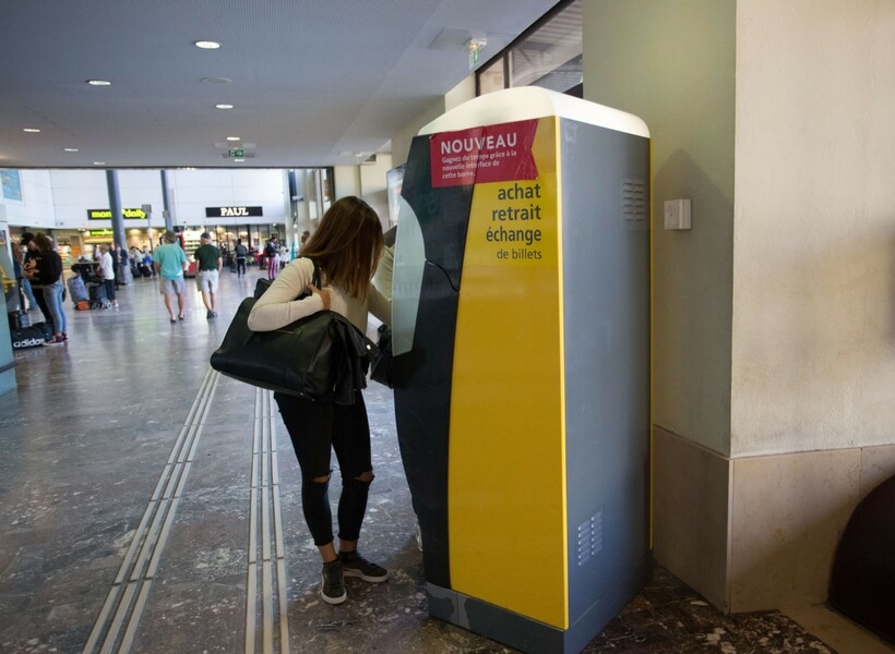 SNCF ticket machine; is it possible to visit the mont saint michel as a day trip from paris