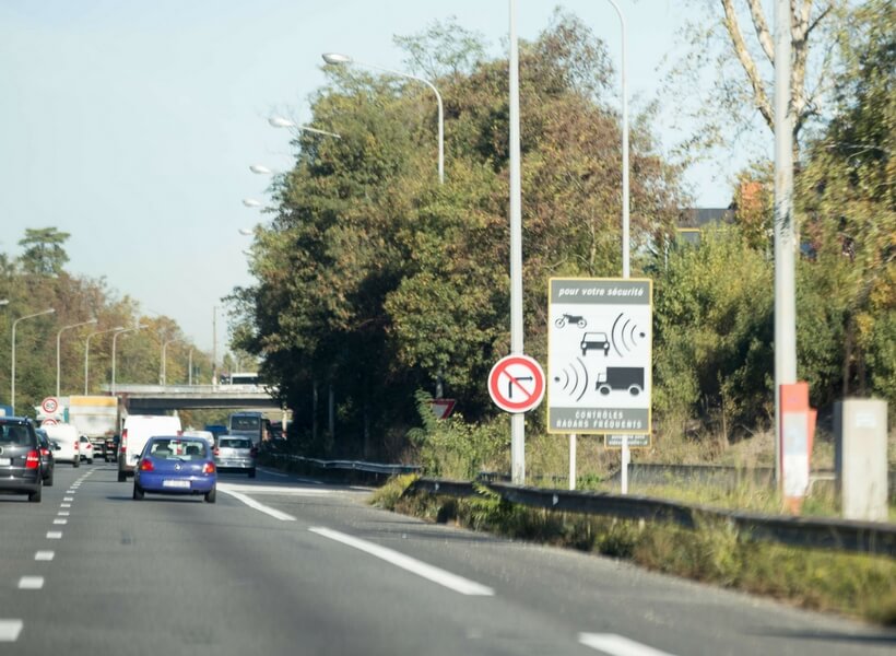 sign that indicates that a speed radar is coming up; is renting a car in france worth the trouble