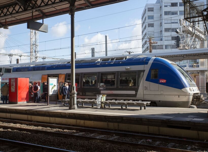 regional train loading passengers at a train station in france