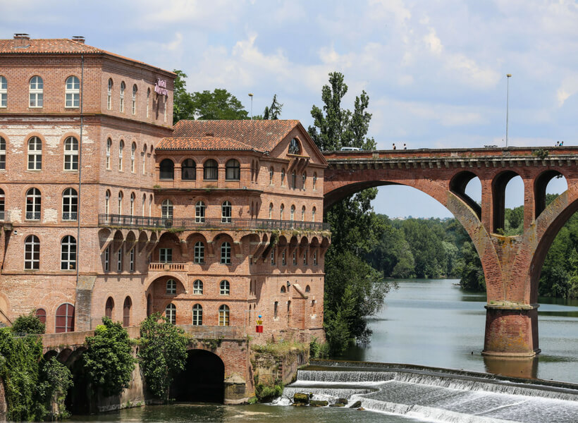 Albi city center: river Tarn and old brick buildings