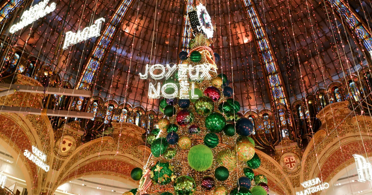 2018 Christmas tree at the Galeries Lafayette Haussmann and sign that says Joyeux Noel