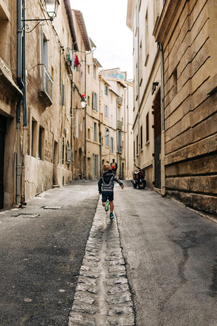 Getting fun vacation photos is not about the gear: it's about telling a story with your photos, deciding why you are taking photos and having a point of view. vacation pictures, photography vacation, vacation images, photography equipment, vacation photo album, vacation photos, vacation pics, family portrait photography, photography for beginners #joinusinfrance #podcast #paristravel #travelphoto
