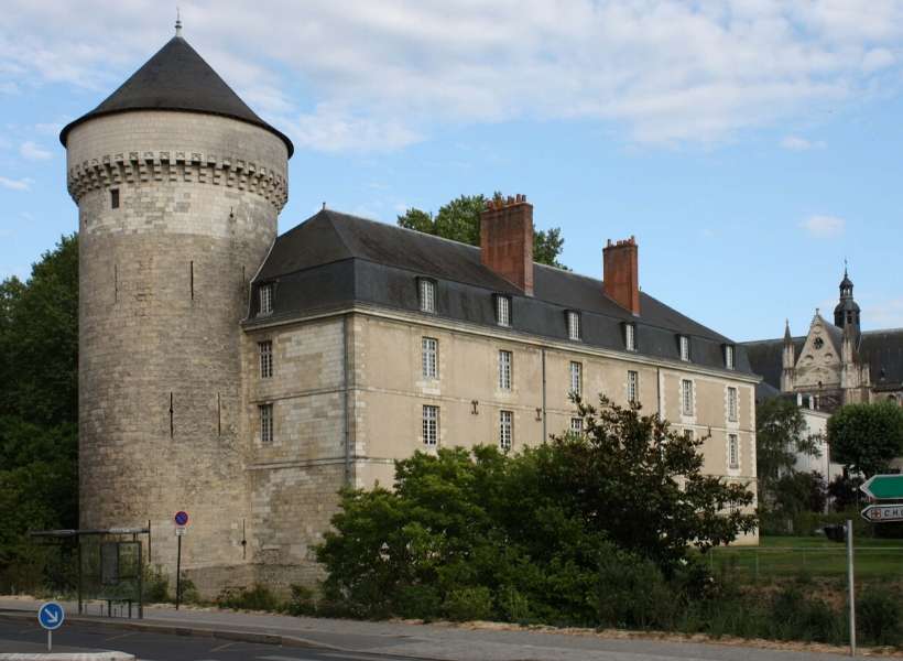 Chateau of Tours: tours in the loire valley episode
