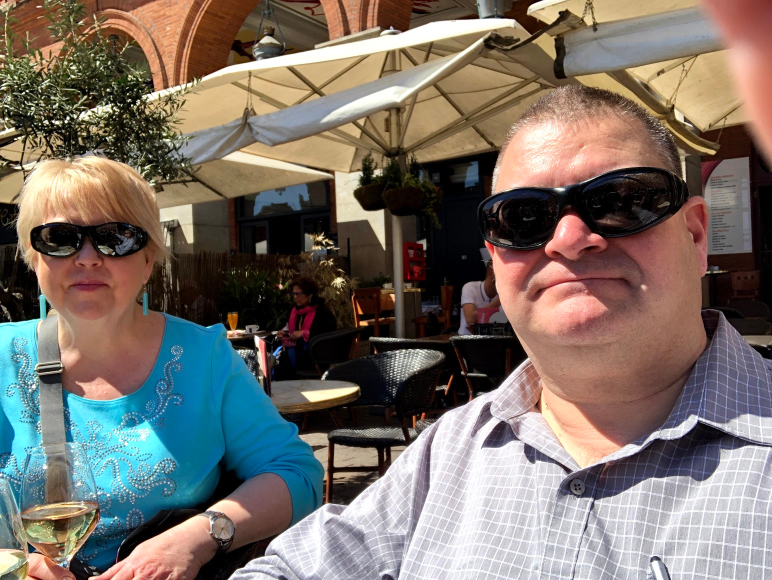 Matthew and his wife Laurie sitting at a café in Toulouse: Toulouse trip report episode