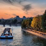 Visitors cruising on the Seine river by the Vert Galant: tours make a vacation better episode