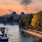 Visitors cruising on the Seine river by the Vert Galant: tours make a vacation better episode
