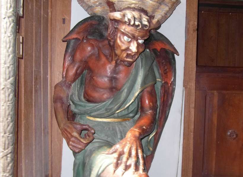 Le diable au bénitier in Rennes le Chateau