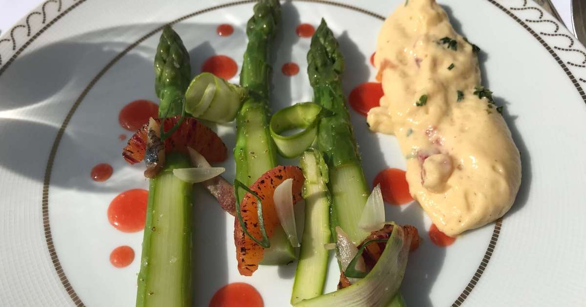 Asparagus and potato beautiful plate: how eat like a local in France episode