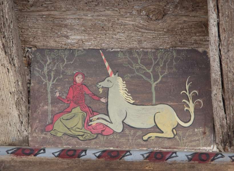 Woman and unicorn on wood: Lagrasse and Villerouge-Termenès episode