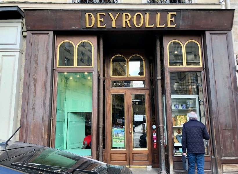 Store-front of Deyrolle: Favorite Shopping Spots in Paris episode