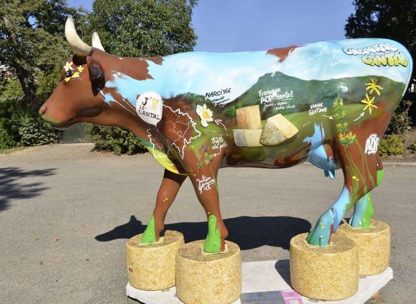 Cow statue: Auvergne Cheese Route episode