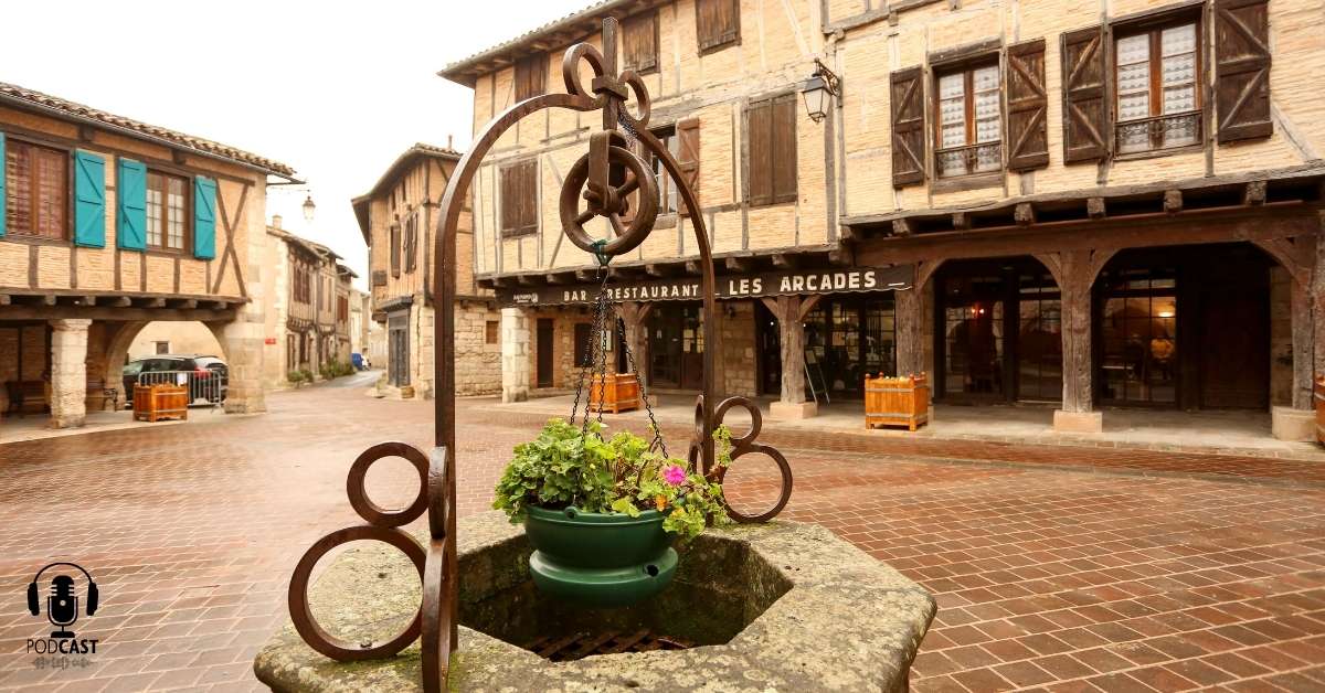 Water well and city square in the town of Castelnau de Montmiral: bastides in the southwest of France episode