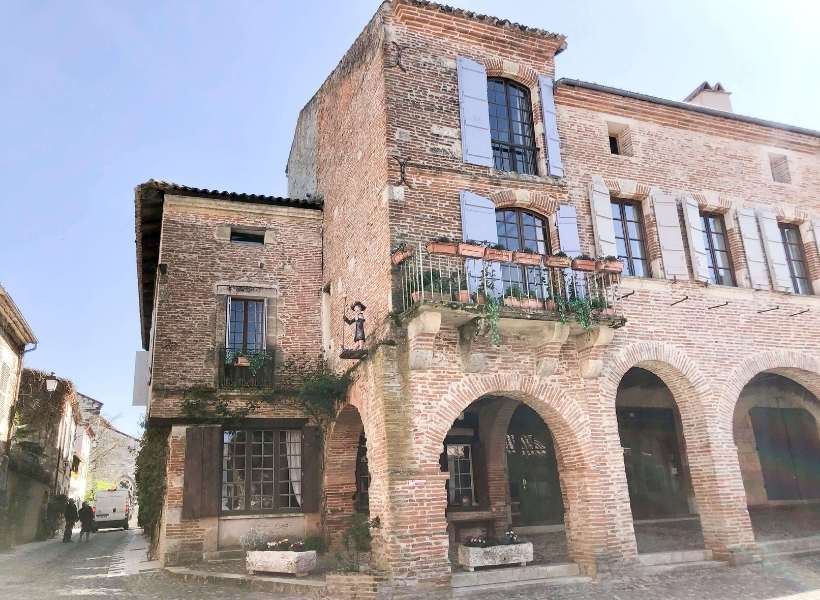 The arcades the village of Auvillar