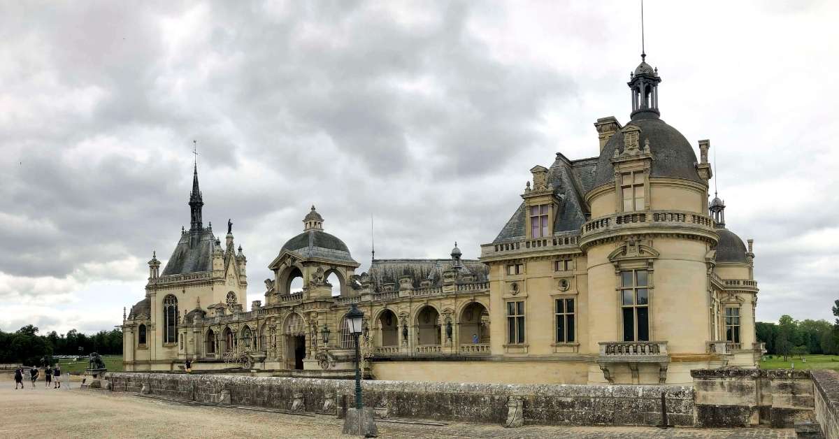 The entrance plaza of the Chateau de Chantilly