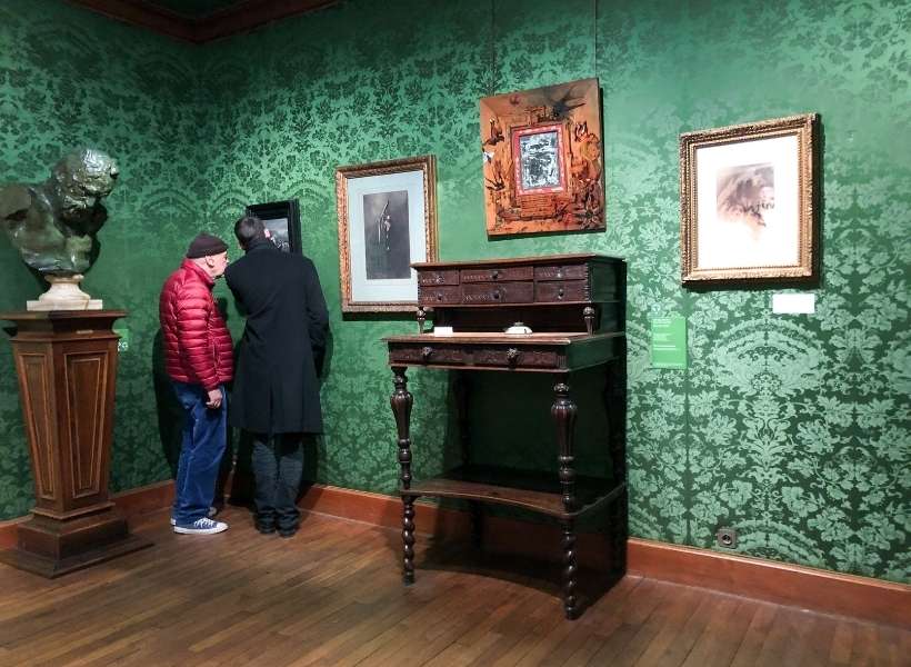 Victor Hugo's standing desk: an Introduction to Victor Hugo episode