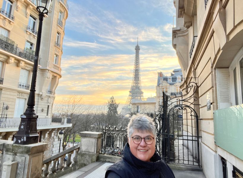 Annie Sargent on the Eiffel Tower VoiceMap tour