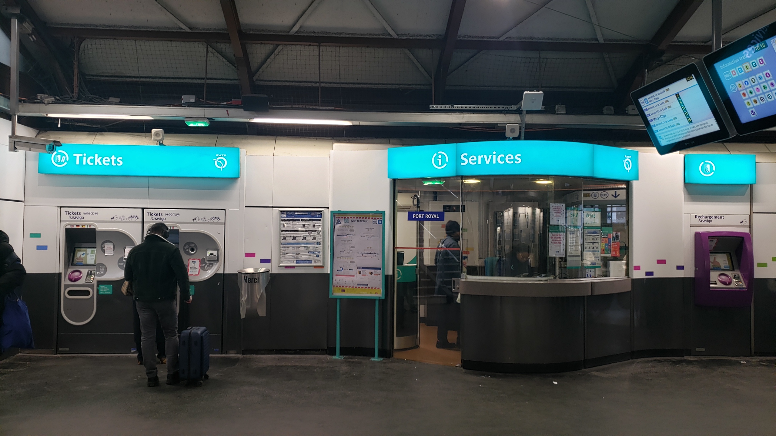 Ticket machines in Paris: French train system episode