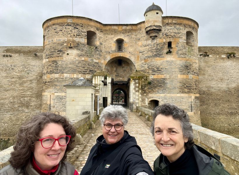 Annie Sargent, Patricia Perry and Jennifer Gruenke. Discovering Angers episode.