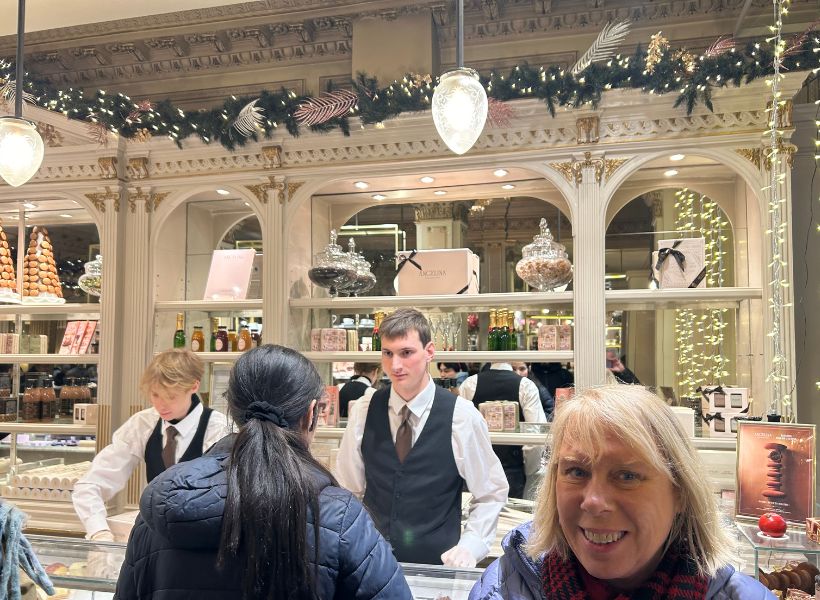 Kim Cox in Paris