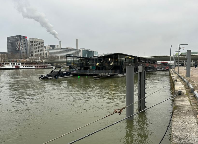 Off Seine Floating Hotel