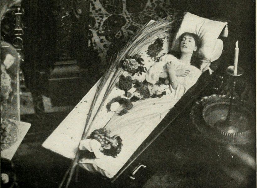 Sarah Bernhard sleeping in her coffin