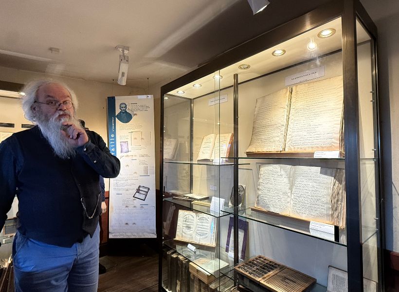Friendly tour guide in Coupvray: Louis Braille episode